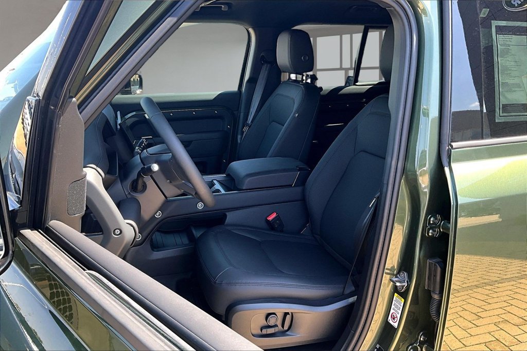 New 2026 Land Rover Defender 110 S AWD/4WD image 9
