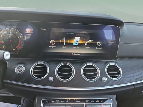 Used 2020 Mercedes-Benz E 350 Sedan image 17