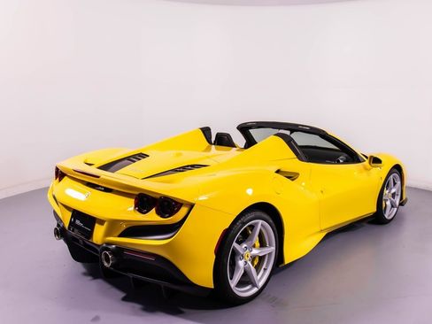 Certified 2022 Ferrari F8 Tributo image 2