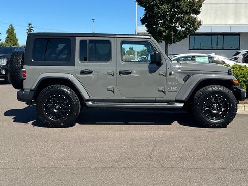 Used 2020 Jeep Wrangler Unlimited Sahara AWD/4WD image 3