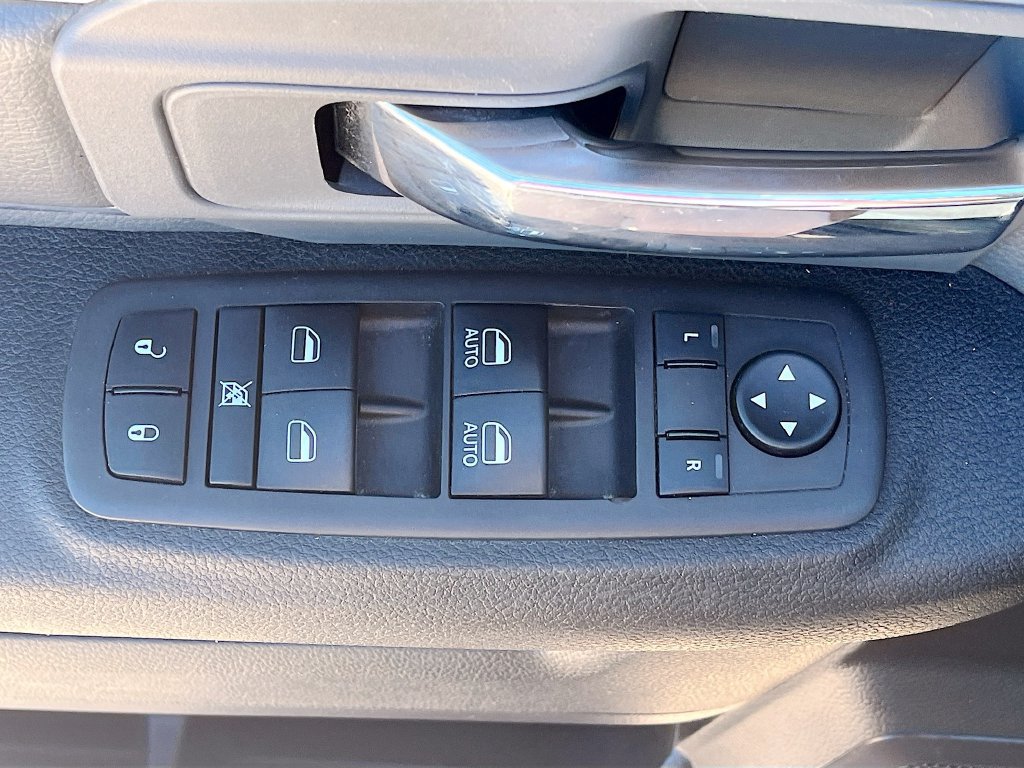 Used 2024 RAM 1500 Classic SLT AWD/4WD image 17