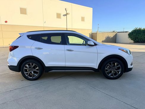 Used 2017 Hyundai Santa Fe Sport image 4