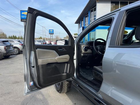 Used 2025 Chevrolet Colorado ZR2 w/ ZR2 Bison Edition image 15