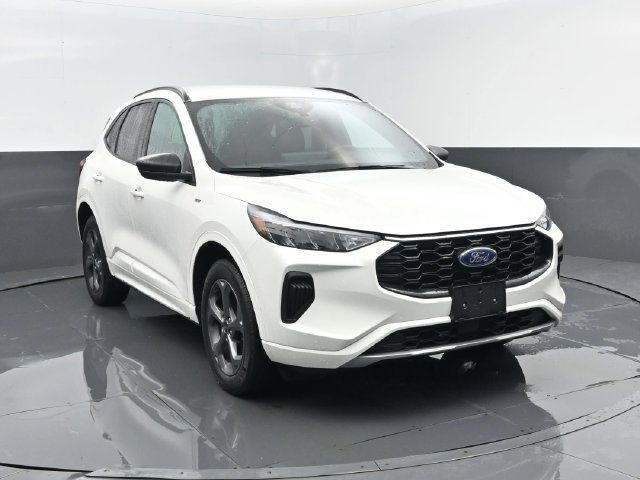 Used 2023 Ford Escape ST-Line w/ Tech Pack #1 AWD/4WD image 3