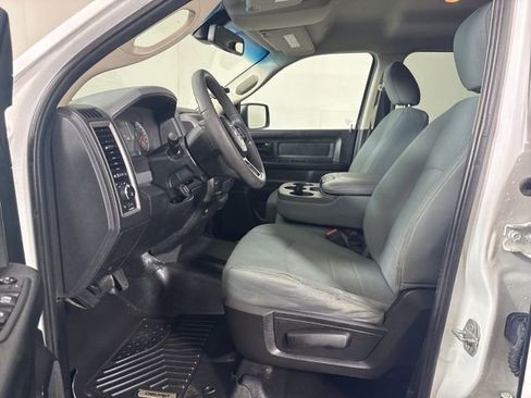 Used 2018 RAM 1500 ST w/ SXT Appearance Group image 11