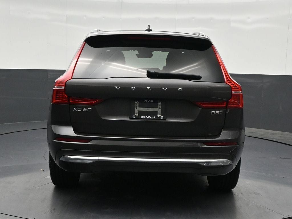 Certified 2023 Volvo XC60 B5 Plus AWD/4WD image 5