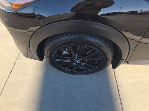 Used 2023 Nissan Kicks SR w/ SR Premium Package image 9