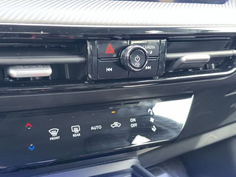 Used 2026 Nissan Kicks SR FWD image 15