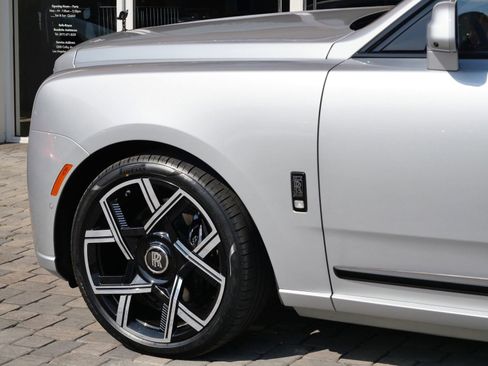 Used 2026 Rolls-Royce Cullinan Black Badge image 13