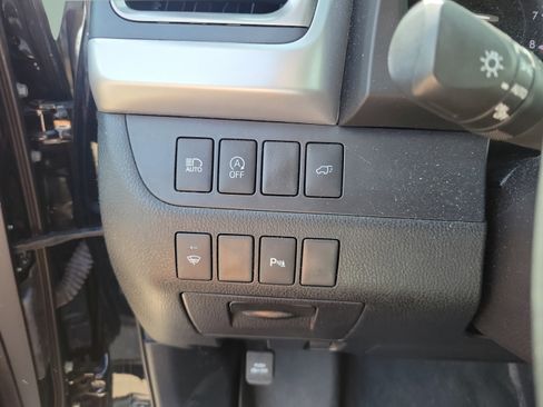 Used 2018 Toyota Highlander Limited FWD image 12
