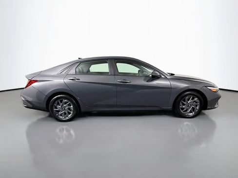 Used 2024 Hyundai Elantra SEL FWD image 11