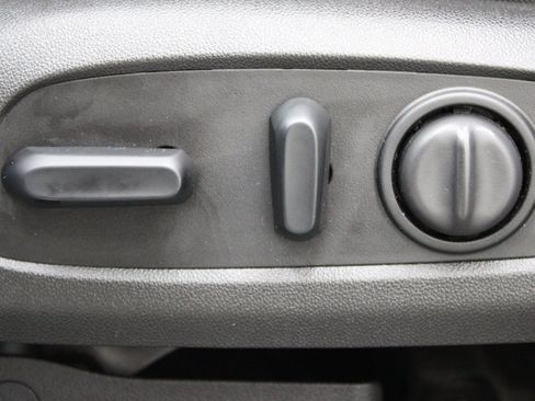 Used 2019 Chevrolet Traverse LT FWD image 19