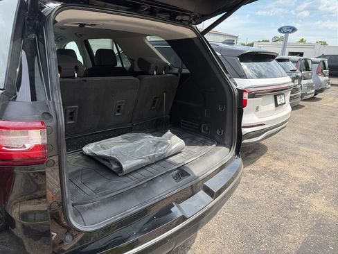 Used 2021 Chevrolet Traverse Premier w/ LPO, Floor Liner Package FWD image 41
