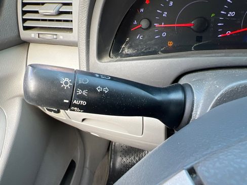 Used 2010 Toyota Camry image 19