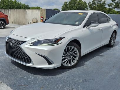 Used 2023 Lexus ES 300h Ultra Luxury w/ Accessory Package (Z2)