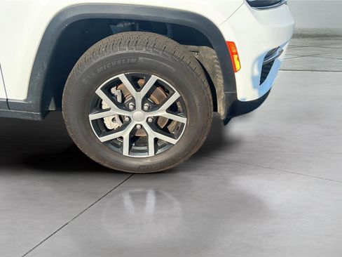 Certified 2024 Jeep Grand Cherokee Limited AWD/4WD image 30