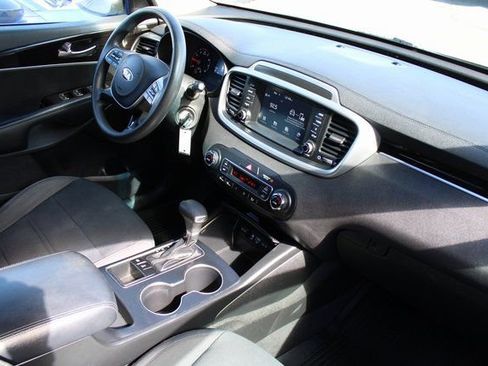 Used 2019 Kia Sorento LX image 19