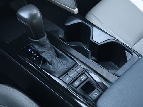 Used 2025 Toyota Camry SE image 22