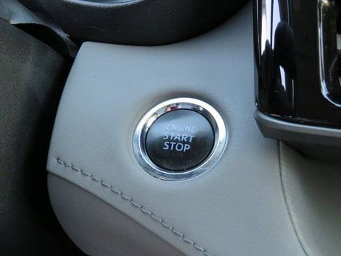 Used 2022 Toyota Highlander XLE image 29