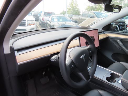 Used 2024 Tesla Model Y Long Range AWD/4WD image 16