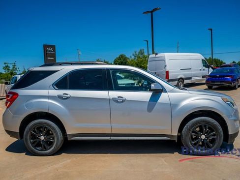Used 2017 Chevrolet Equinox LT w/ Convenience Package FWD image 6