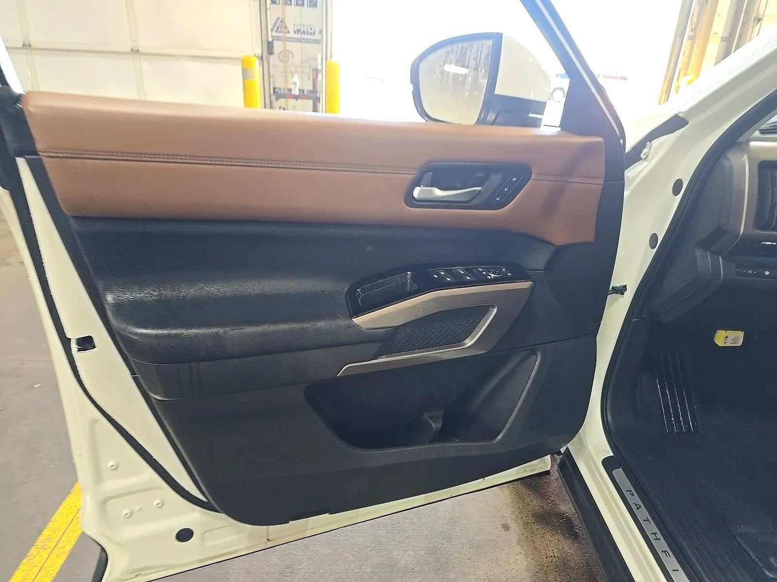 Used 2024 Nissan Pathfinder Platinum AWD/4WD image 15