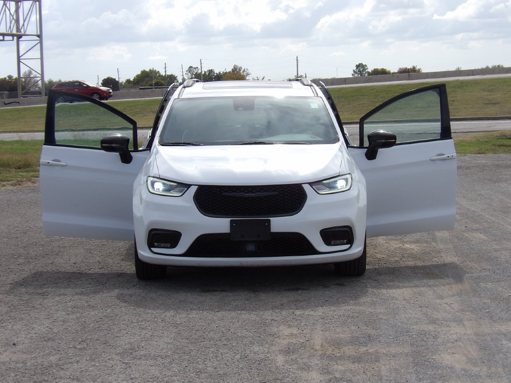 Used 2025 Chrysler Pacifica Limited FWD image 23