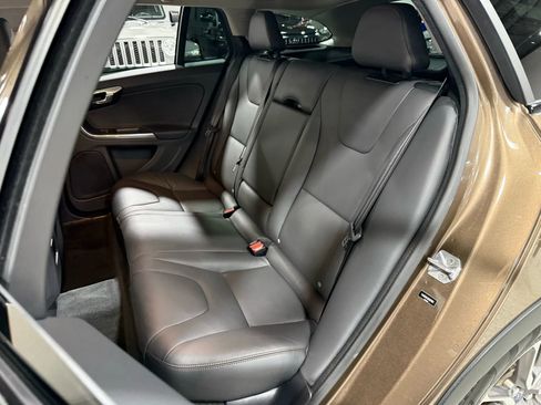 Used 2016 Volvo V60 T5 Cross Country image 66