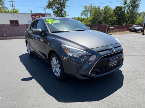 Used 2017 Toyota Yaris iA FWD image 2