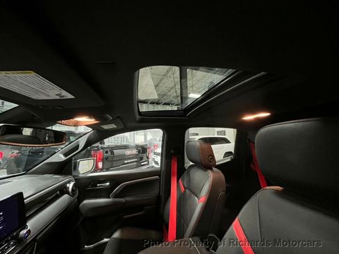 Used 2023 Chevrolet Colorado Z71 w/ Z71 Convenience Package 2 image 18