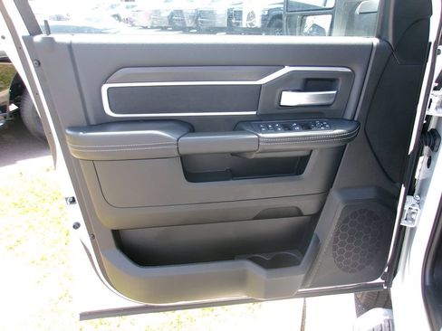 Certified 2025 RAM 2500 Big Horn AWD/4WD image 6