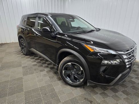 Used 2024 Nissan Rogue SV image 7