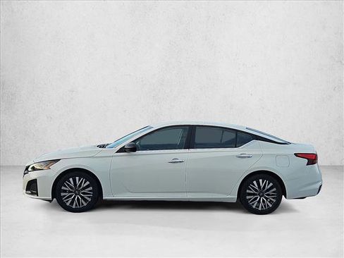 Used 2025 Nissan Altima 2.5 SV image 9