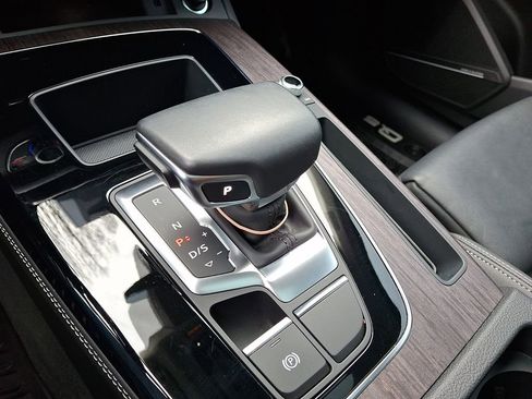 Used 2023 Audi Q5 e Premium Plus w/ Premium Plus Package image 17