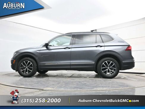 Used 2021 Volkswagen Tiguan SE w/ Panoramic Sunroof Package AWD/4WD image 17