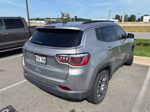 Used 2018 Jeep Compass Latitude w/ Popular Equipment Group FWD image 13
