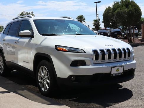 Used 2018 Jeep Cherokee Latitude FWD image 14