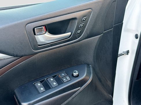 Used 2017 Toyota Highlander Limited image 8