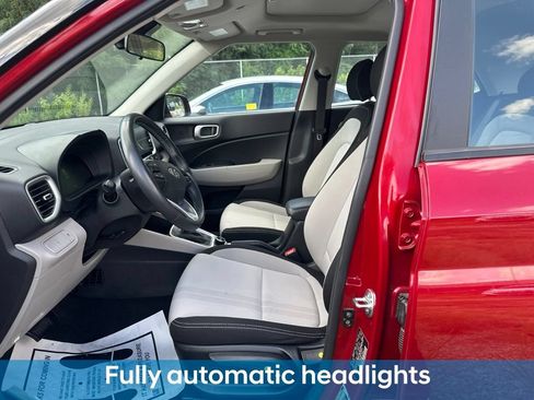 Used 2025 Hyundai Venue SEL FWD image 16