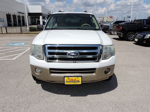 Used 2014 Ford Expedition XLT w/ Equipment Group 201A RWD image 2