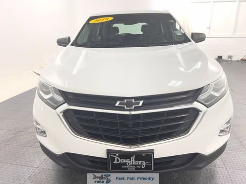 Used 2018 Chevrolet Equinox LS FWD image 2