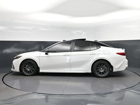 Used 2025 Toyota Camry XSE FWD image 4