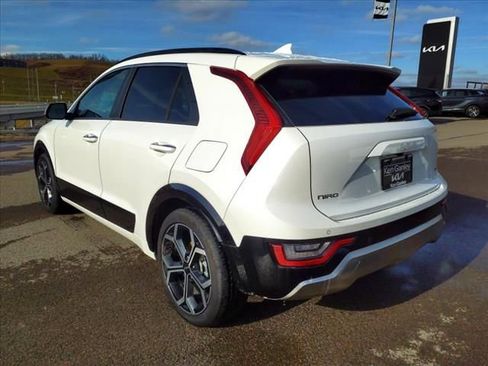 Used 2023 Kia Niro SX Touring image 6