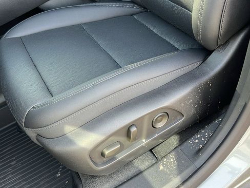 New 2026 Chevrolet Equinox LT w/ Convenience Package II image 17