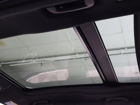 Used 2023 Land Rover Range Rover Velar R-Dynamic S image 25