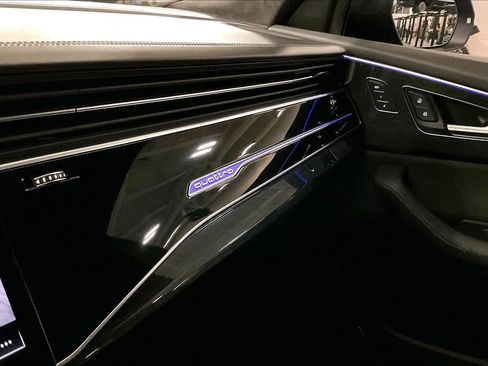 Used 2020 Audi Q8 Prestige w/ Prestige Package image 29