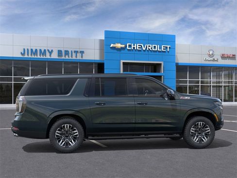 New 2026 Chevrolet Suburban Z71 image 5