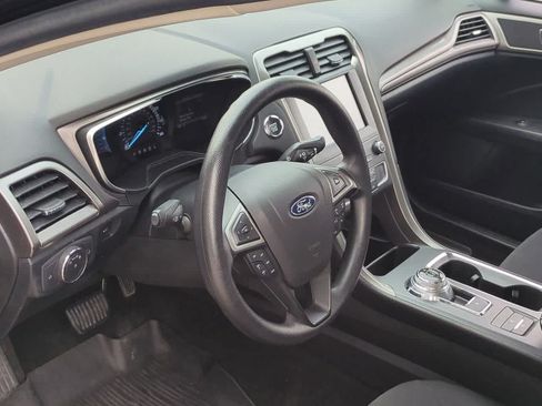 Used 2020 Ford Fusion SE FWD image 2