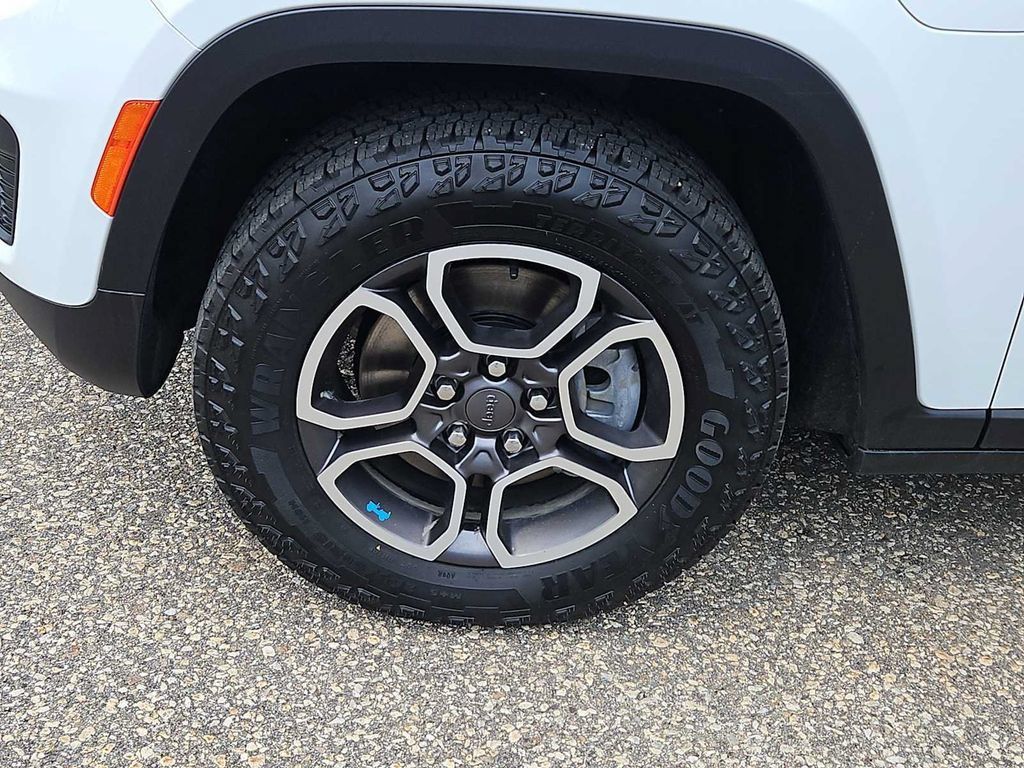 Used 2024 Jeep Grand Cherokee Trailhawk AWD/4WD image 5