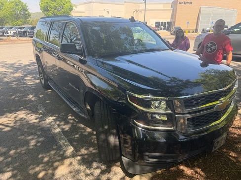 Used 2018 Chevrolet Suburban LT image 4